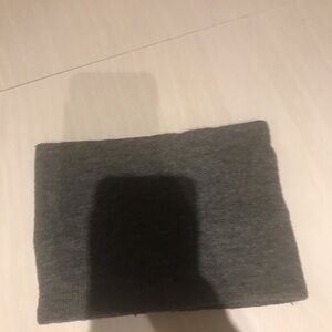 Free whit purchase neck warmers​​